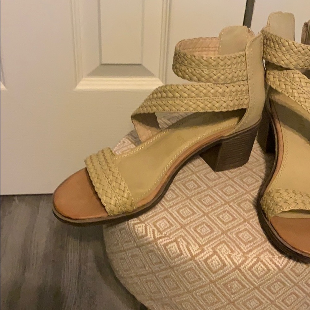 Heels - Picture 2 of 3